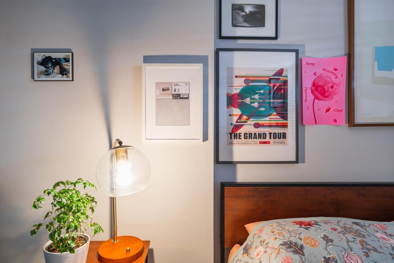 Bedroom In Thoughtfully Decorated East Passyunk Home Philadelphia Dış mekan fotoğraf